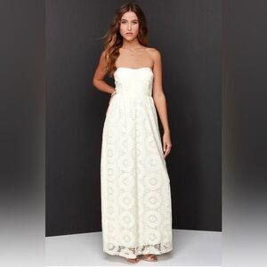 Lulu’s Strapless Cream Lace Maxi Dress